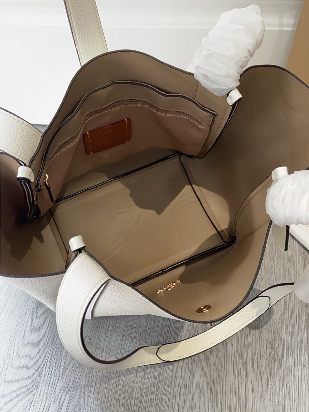 Coach Cream Pebbled Leather Shoulder Tote with Gold Hardware - Picture 2 of 9
